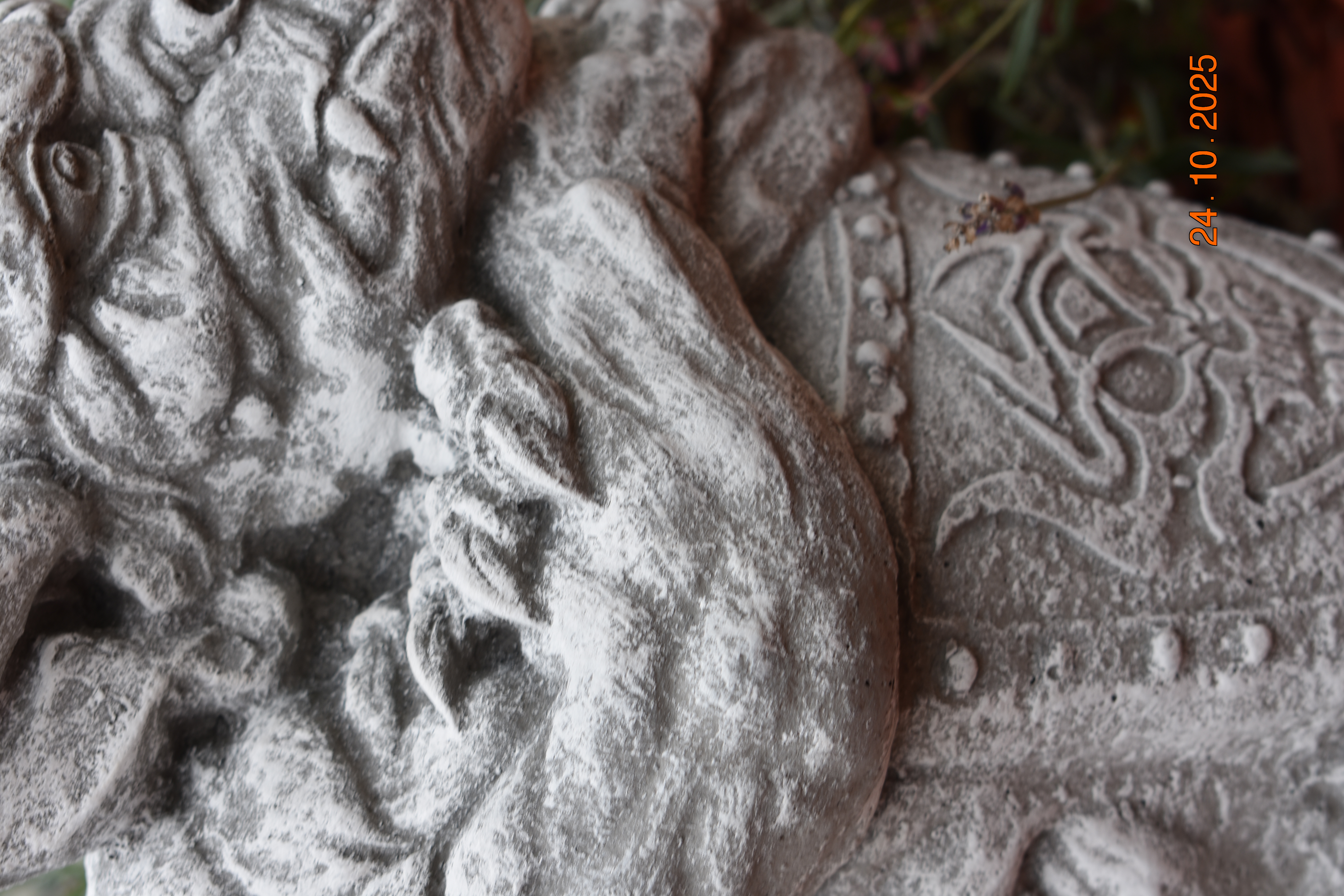 XXL Gargoyle mit Schild "Erebus"