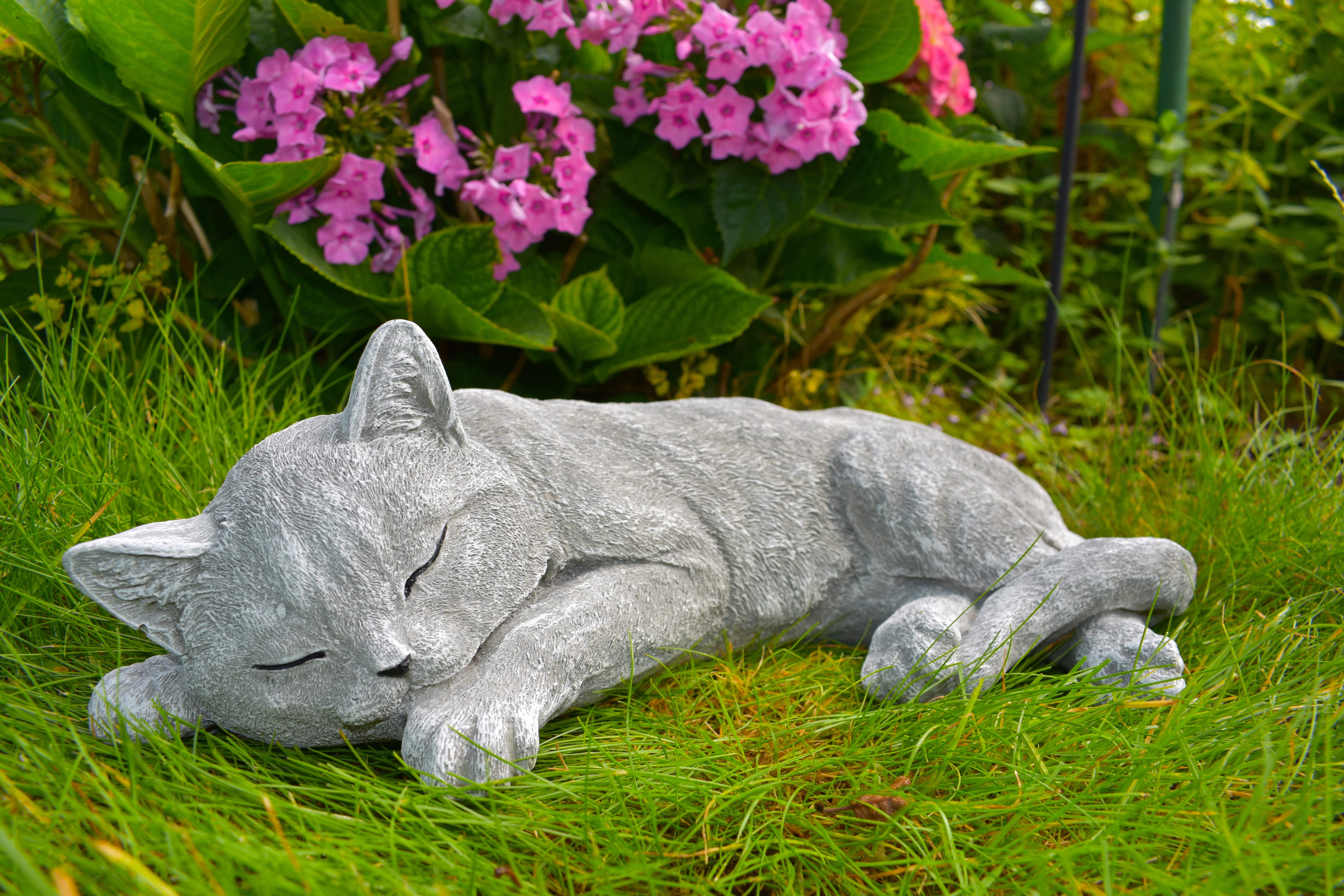 Lebensgroße Katze - schlafend "Sonnenbad"